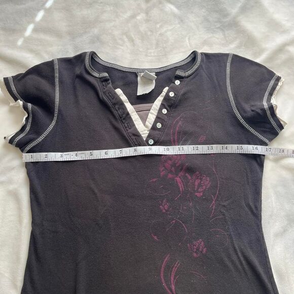 Vintage Y2K indie cyber grunge preppy black tshirt with a floral heart design - Picture 6 of 8